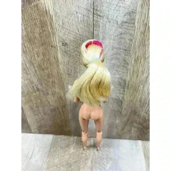 2009 Barbie Doll Articulated Knees Lever on Back Moves Arms Sunglasses Blonde - Picture 5 of 7